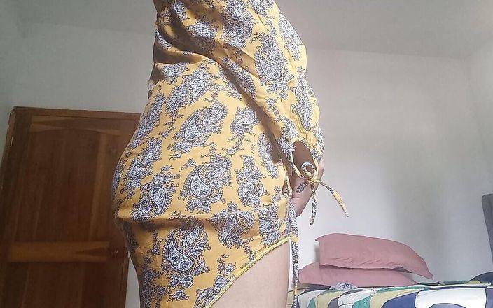 PATY PATY: Fugi cu mine!! Brunetă mexicană se dezbracă și se masturbează în timp...