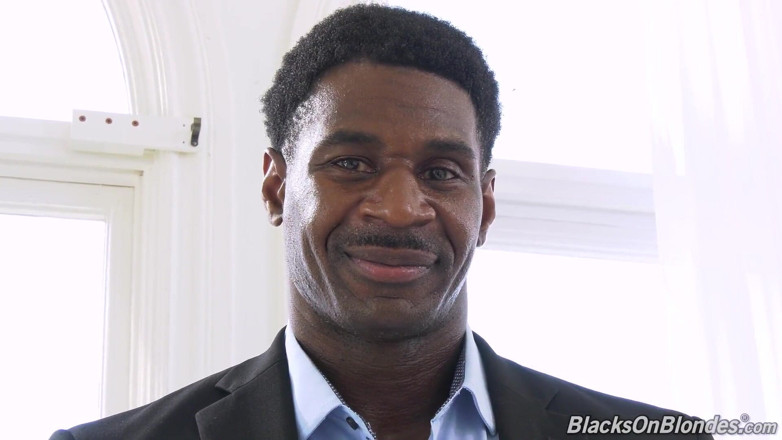 Blacks On Blondes: แอนน่า แคลร์ คลาวด์ส เล่นเกมเซ็กส์ interracial แบบ VR