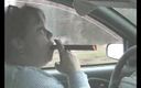 Smoking dawn: Enorme charuto no carro