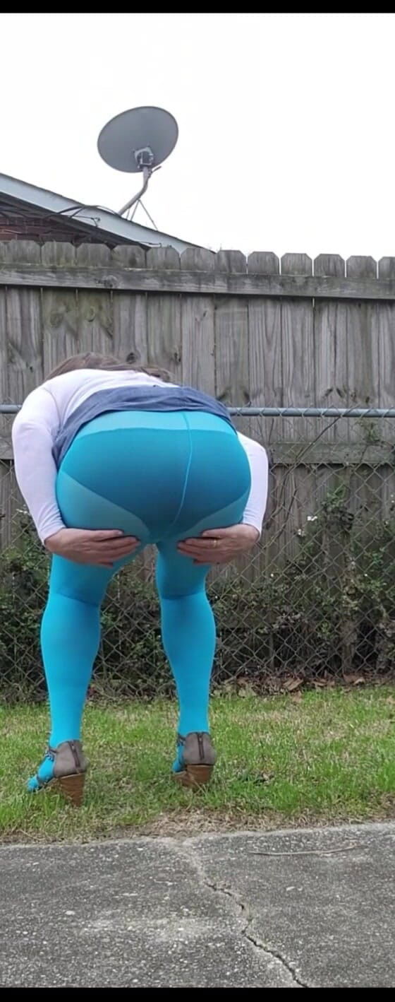 Autoerotic: Crossdresser Outdoors. Merasa diriku di seluruh.