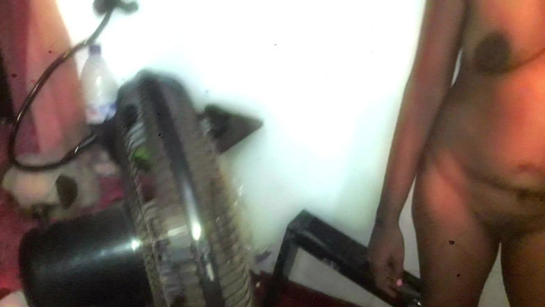 Redina: Kontol hitam besar Jaanu menggantung seperti tiang daging disajikan dengan