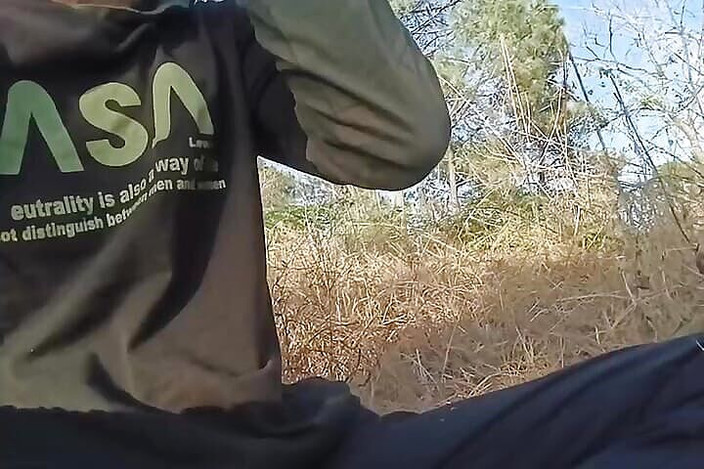 Gangbang straight: Nackter indischer junge im freien