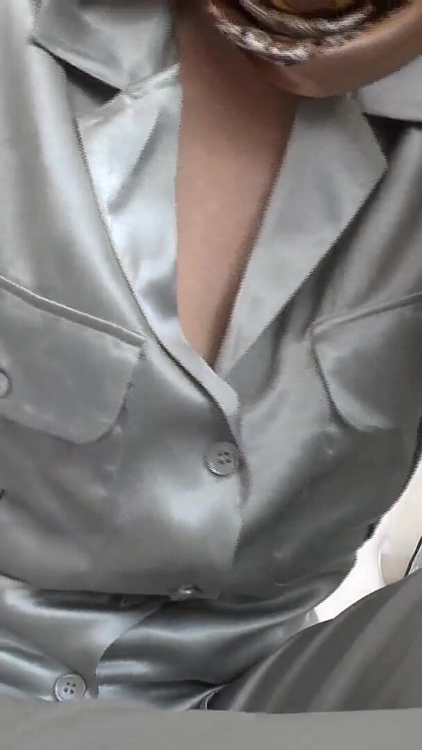 Lady Victoria Valente: Les nouveaux foulards en satin de ta belle-mère t’exculent ! Tout...