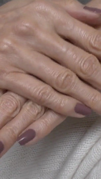 Lady Victoria Valente - unhas pintadas sexy