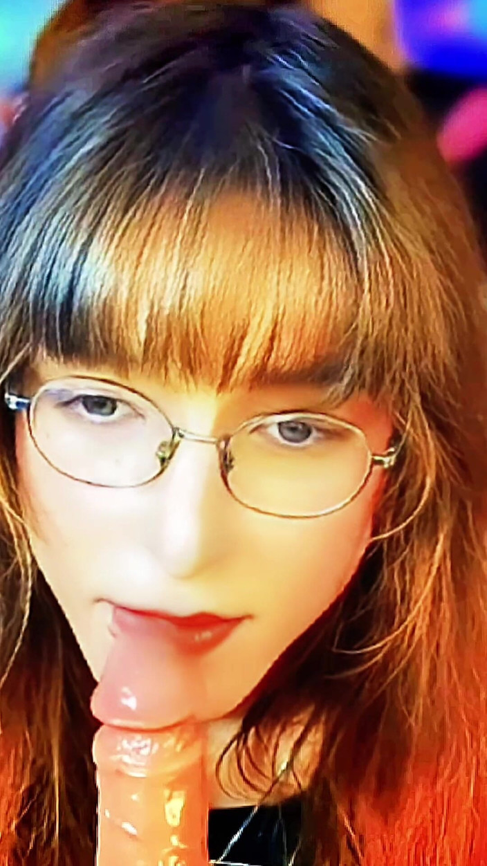 Bella Roar: Această fată transsexuală este cea mai drăguță muistă din toate...