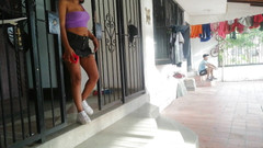 SAMANTA: Ich ficke mit meinem nachbarn, wenn meine Frau zur arbeit...