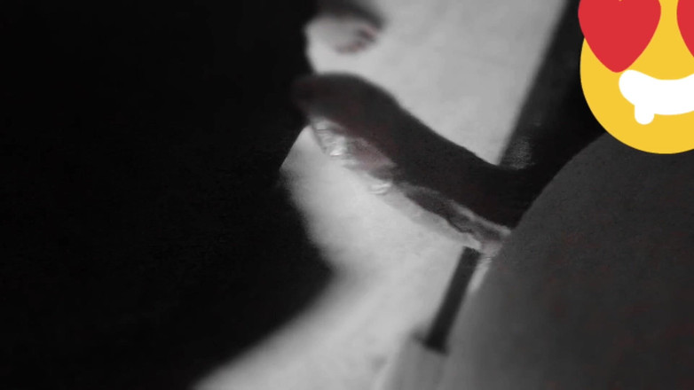 Hot Sis: Latika bú cu anh kế và đưa con cu đầy đủ vào miệng