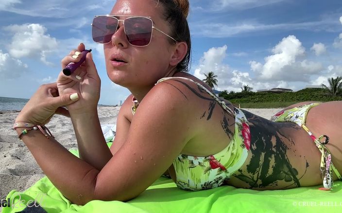 Cruel Reell: Reell - diosa fumadora en bikini de Miami Beach