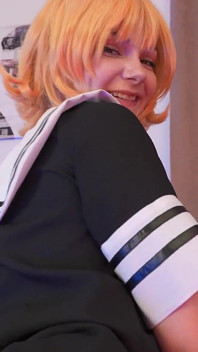 Purr Simona mükemmel bir cosplay porno yıldızı