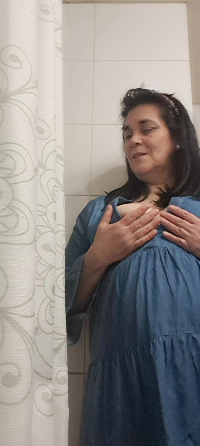 Mommy big hairy pussy: Beni görmek istediğin banyoda, çok ateşliyim