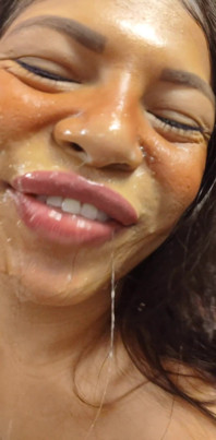 Roztomilá Ebony Fuck Mout a Fuck Ass Glass Dildo