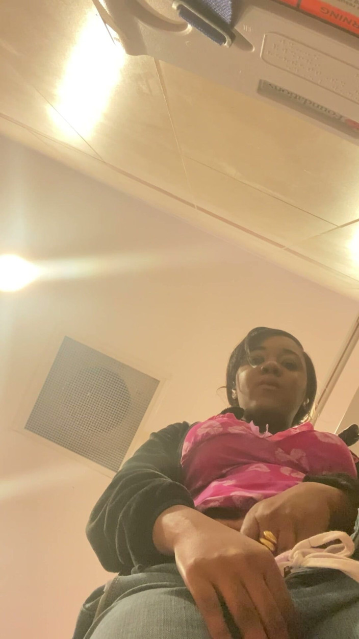 ALLIYAH ALECIA: Rápida Leche En Solo, Masturbación Pública En El Baño De...