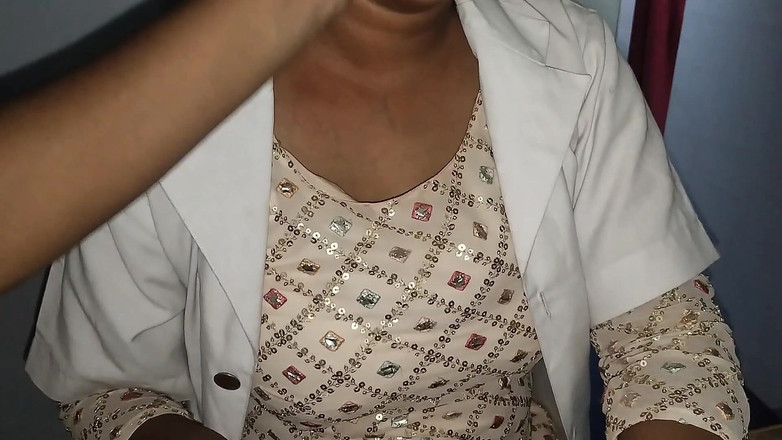 Nirman: India hermosa doctora follada por paciente