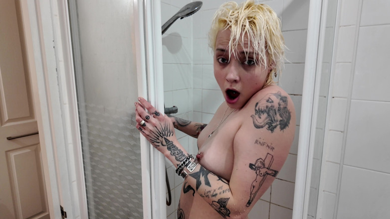Glitterqueen1999: เย็ดกูในห้องอาบน้ํา เย็ดเสมือนจริง