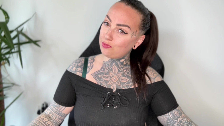 Miss Valentina: Женское доминирование без отказа