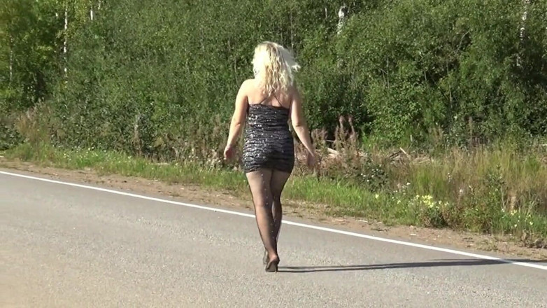 RedRoseRus: Minidress extrem și ciorapi cu plasă