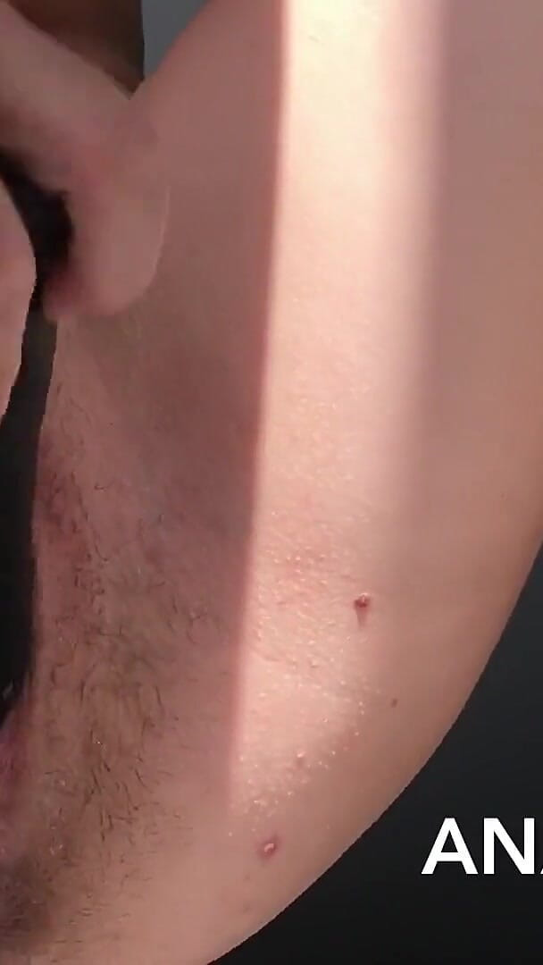Luna Woxy: Vibrador na minha buceta cremosa peluda, dedo no cu apertado...