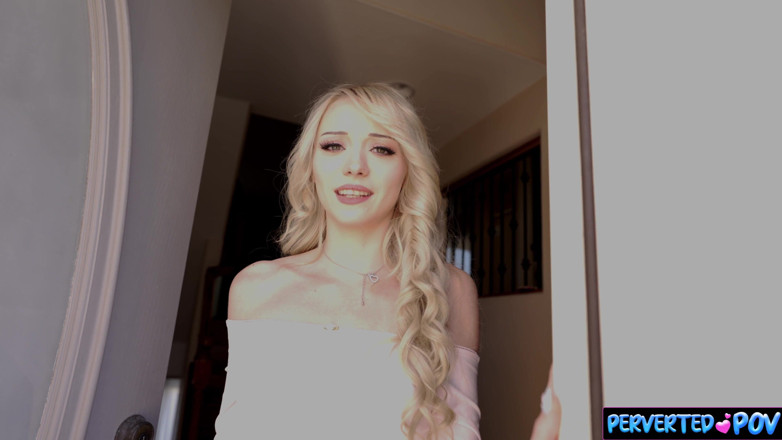 Perverted POV: Blond nastolatka Rezygnuje z cipki, aby uniknąć eksmisji