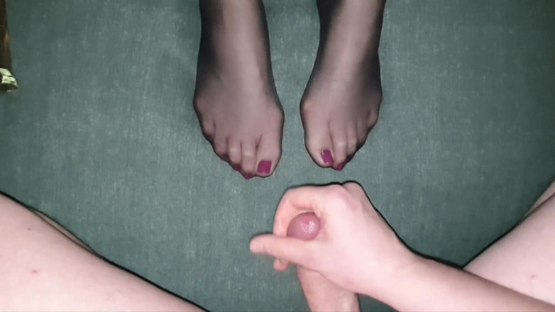 Wife's Nylon: Vyvrcholení na nohy v nylonu # 1