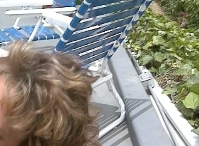 Public Lust: O mamă sexy ademinitoare este futută de iubitul ei în aer...
