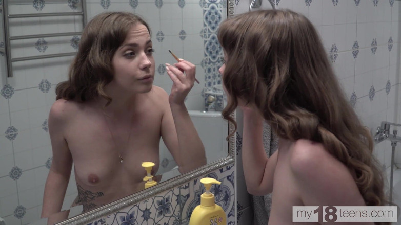 My 18 Teens: MY18TEENS - Flicka med tatueringar onanerar graciöst i sitt sovrum