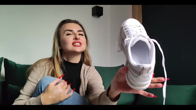 Goddess Lena: Linge-mi pantofii