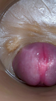 사정을 포착한 깊은 보지 속의 카메라