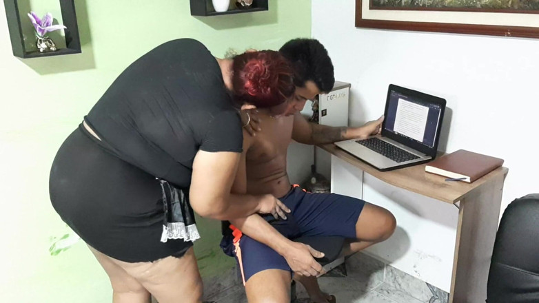 Victor y Brandy: Cô ấy làm gián đoạn tôi trong khi cô ấy làm việc, cô ấy...