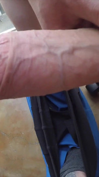 Heißes Model Tonny maden hat einen monsterschwanz! Neuer cumshot, viel masturbation in diesen tagen