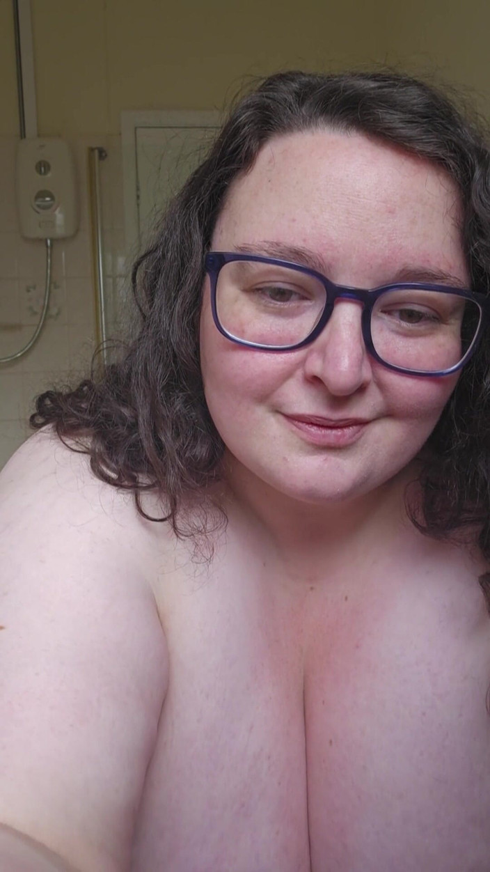SSBBWLadyBrads: SSBBW Goddess Bathroom Strip and Catwalk