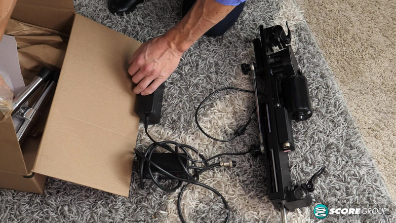 50 Plus MILFs: Vanessa Videl, 56-jährige MILf tames fickt maschine und lieferbote