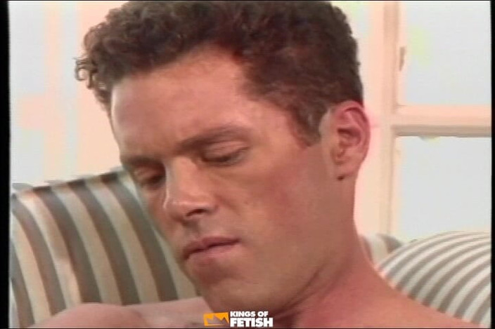 Gay Diaries: Ragazzo arrapato si masturba prima di succhiare il suo partner...