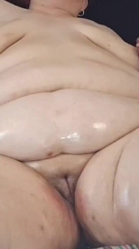 เล่นหน้าที่น่าทึ่งจูบควยของฉัน– บิดหัวนมฉัน