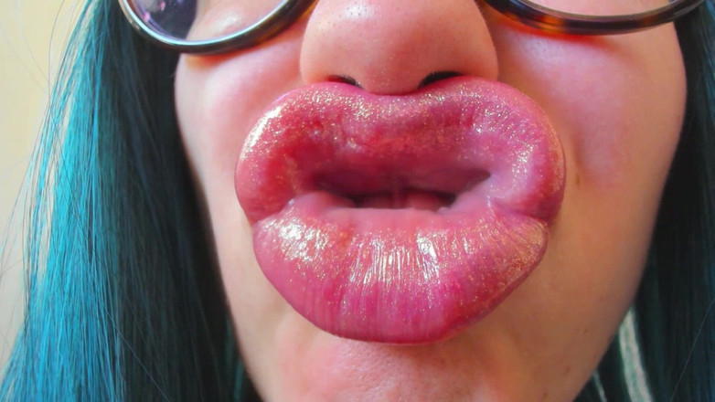 Rarible Diamond: 輝く唇のクローズアップでふくれっ面