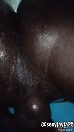 Sexyjayla254: 饥渴的下身玩弄他的大黑抹油屁股