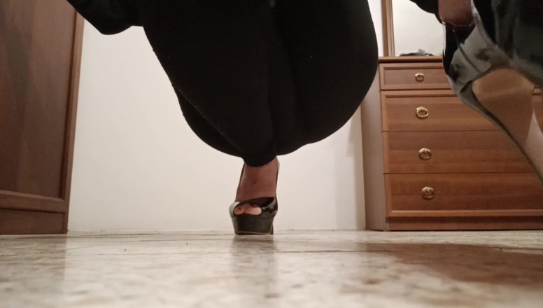 Bergami Melissa: Giantess: I Crush You Filty Worm - (phiên bản tiếng Anh)