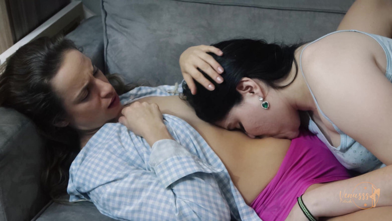 Venusss fetish: Wenus lizanie ciężarnego brzucha!