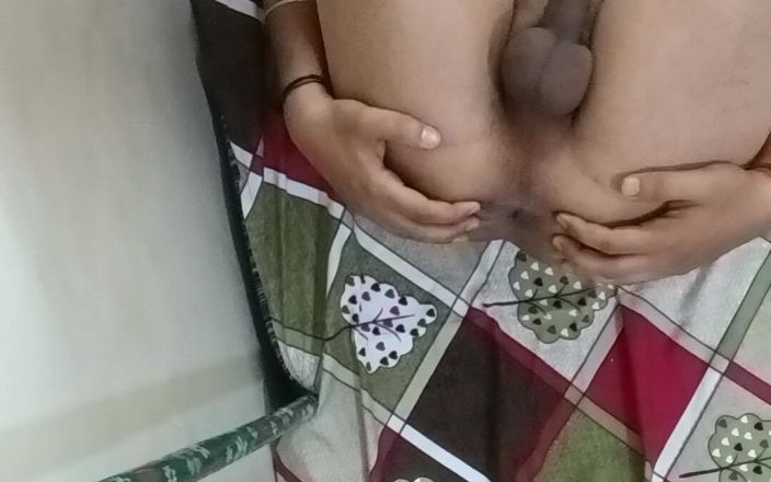 Rockko234: ベッドの上のインドの男の子ヌードソロ