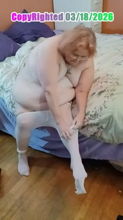 BBW nurse Vicki adventures with friends: Vicki si suster super semok lagi asik kontolmu pakai celana...