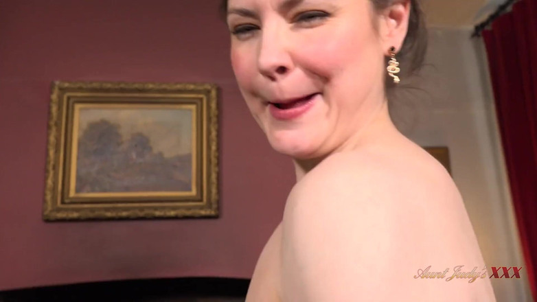 Aunt Judy's XXX: AuntJudysXXX - Sua tia milf de 40 anos Aurora deixa você transar...