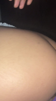 Těsná asijská kundička dostane krémovou nálož
