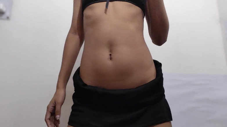 desigirl93: Мастурбирует в одиночестве в комнате