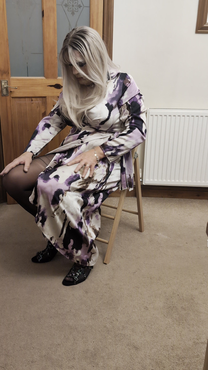 Sarahsatinslut: Satyna, rajstopy, cycki zrobić spermę