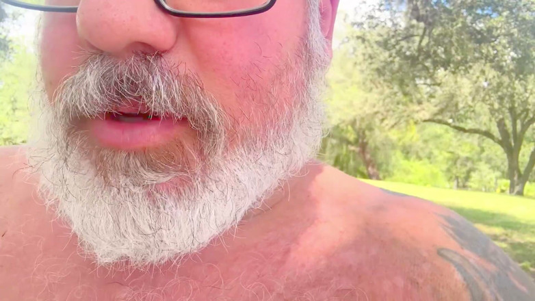 Hand-Free-Daddy-Chub: โชว์ไข่ใหญ่ในป่า โปรดเย็ดฉันในป่า