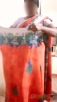 Desi indická tamilská bbw manželka Latha Nahá Body Show Velká prsa Zadek Chlupatá kundička Saree Škádlení