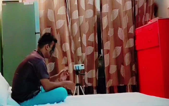Ankita10000: Desi Girlfriend Fucking in Hotel Room with Her House Owner