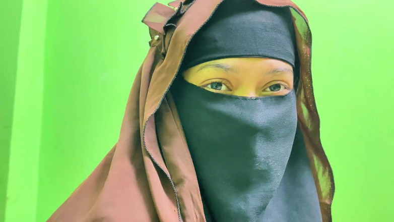 Riya Chowdhury: Niqab Hookup - Hot Asian Girl Shows Her Horny Guy Good...
