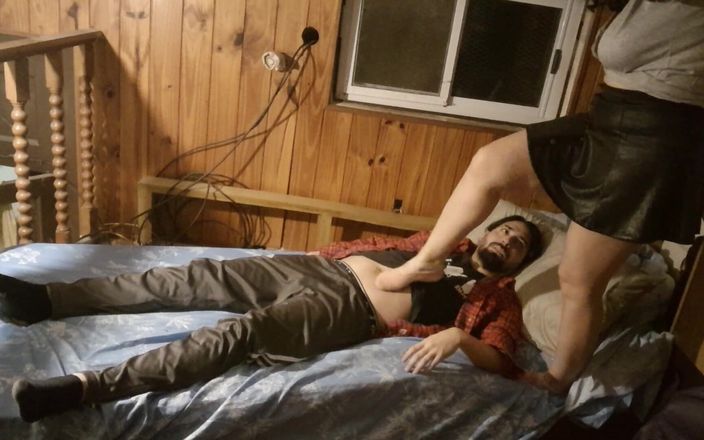 Babyluna939: Перемещается в пустой дом и в конечном итоге оказывается в дикой со странной частью 1