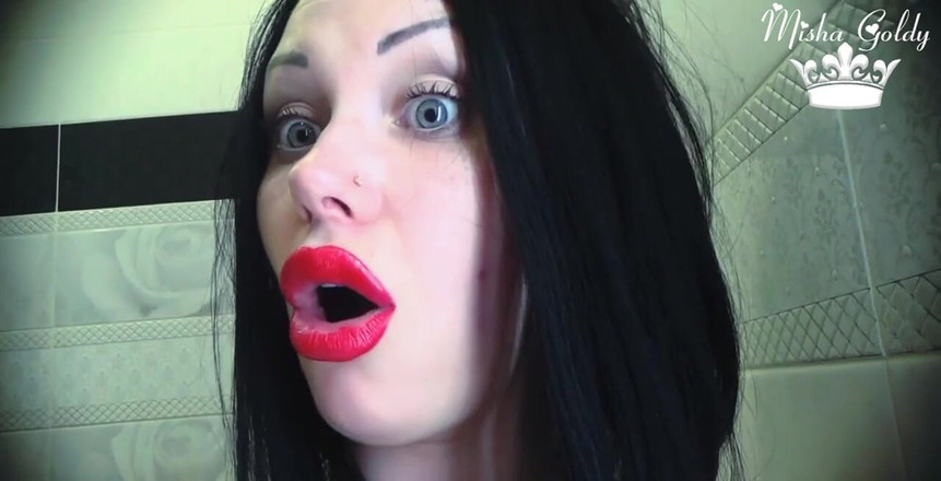 Goddess Misha Goldy: ¡Eres el esclavo de la giganta cruel! Mmm que te...