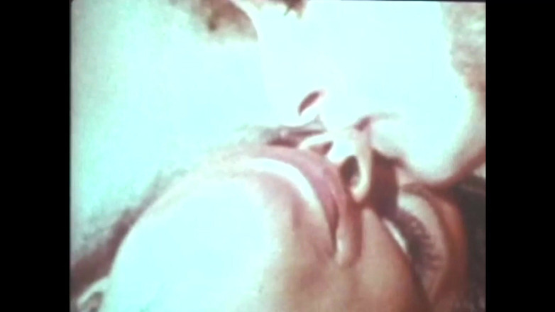 The Unforgettable: Vanessa ve Marlene toplarla oynuyor